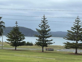 A beach apartment, Sunshine Bay